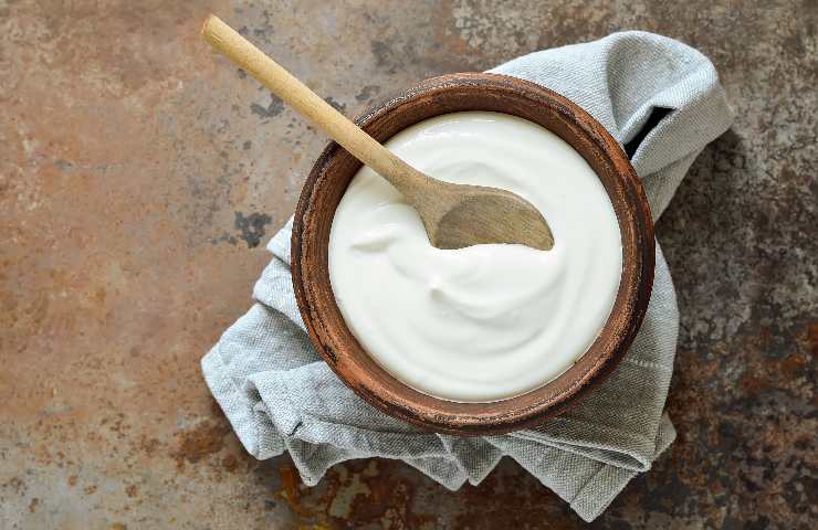 Ciambella allo yogurt e frutti di bosco ricetta