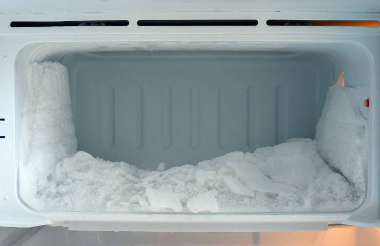 congelatore test cubetti ghiaccio
