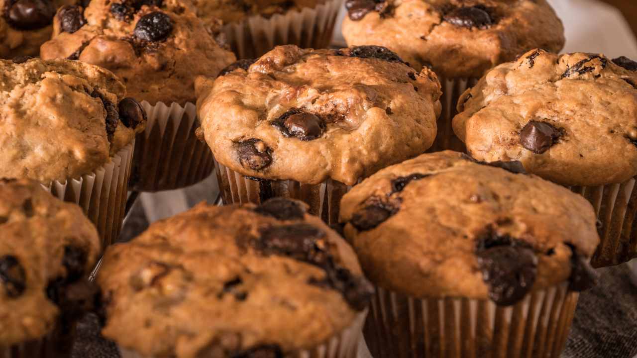 Muffin vegani con scaglie di cioccolato