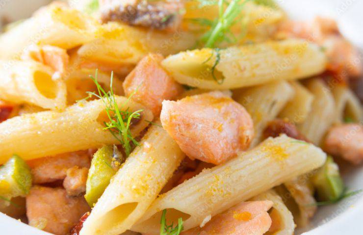ricetta pasta fredda robiola salmone zucchine