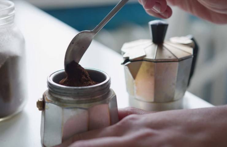 preparazione caffè moka