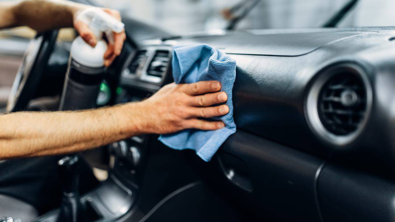 Rimedi migliori pulire tettuccio auto