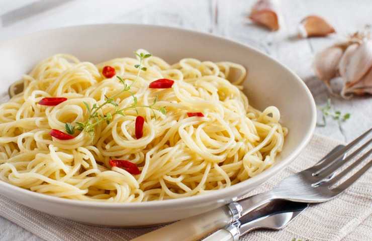 Spaghetti aglio olio e peperoncino Maradona