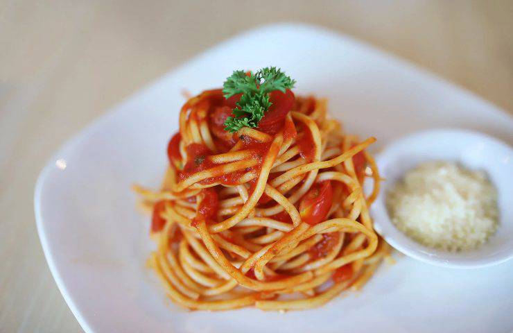 spaghetti corte assise ricetta