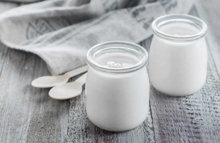 Fertilizzare le piante con lo yogurt