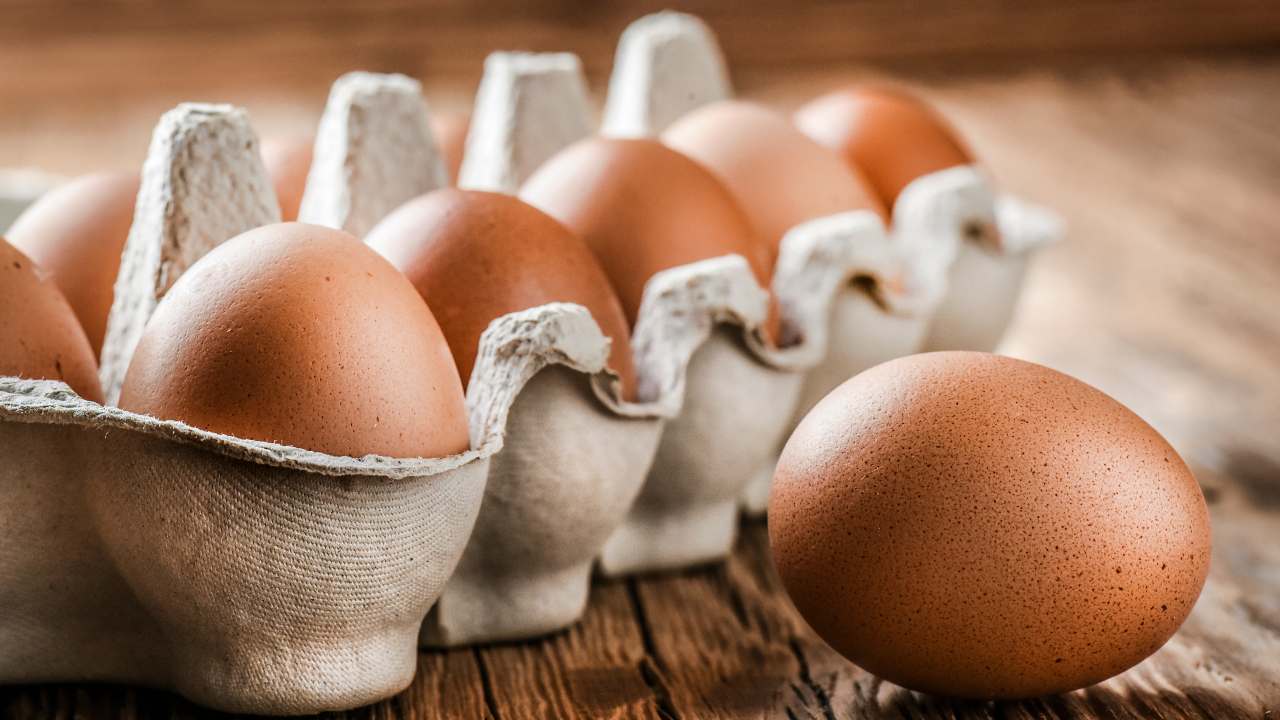 Etichetta sulle uova attenzione