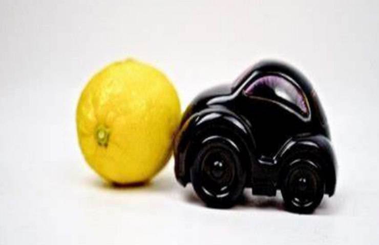 Limone in auto trucco contro nausea