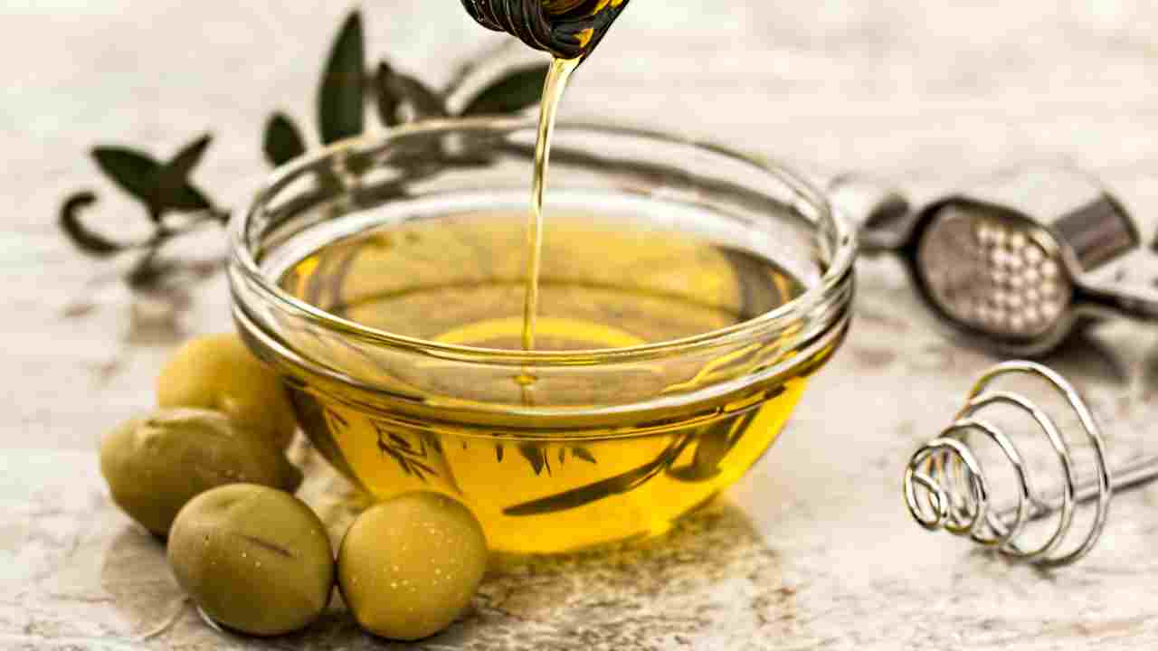 Olio oliva: come capire se è scaduto