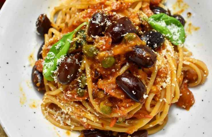 Spaghetti olive capperi