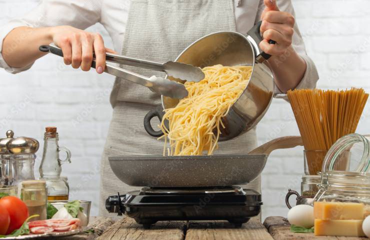 ricetta Spaghetti caciotta pepe