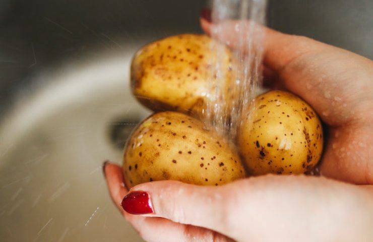 lavaggio delle patate