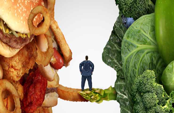Alimentazione e dieta, le cattive abitudini che rovinano la vita: "Non esistono cibi da demonizzare"