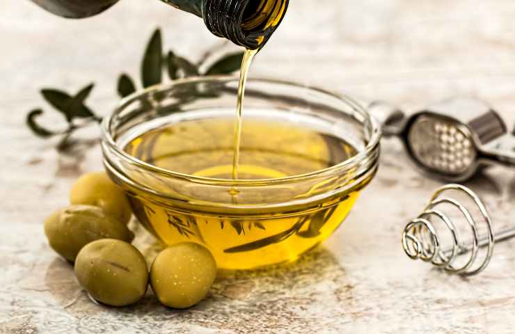 Cucchiaio olio d'oliva acqua cottura
