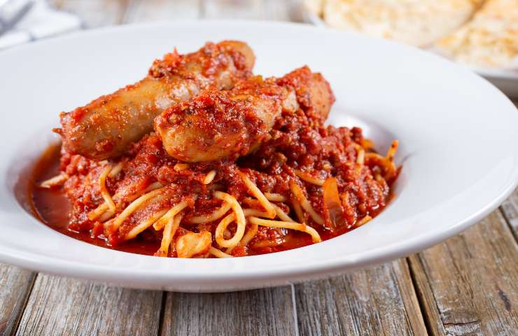 spaghetti salsiccia ricetta