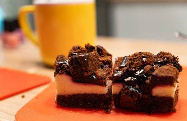 Brownies al cioccolato e panna cotta 