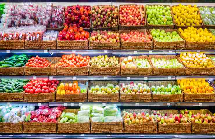 frutta verdura ingresso supermercato 