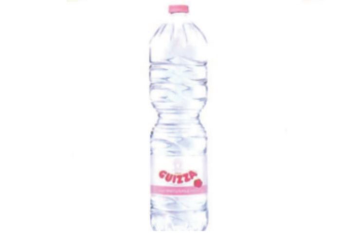 Una bottiglia dell'acqua tolta dalle vendite