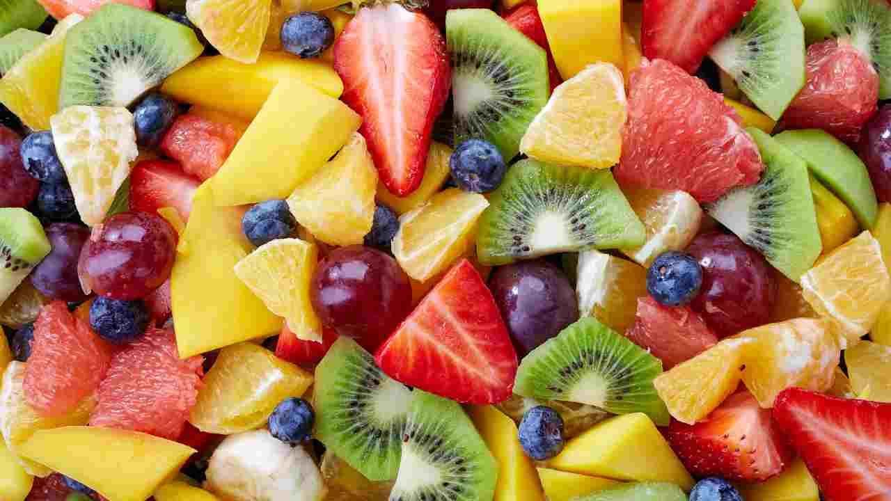 Quanta frutta mangiare al giorno porzioni dosi quantità effetti