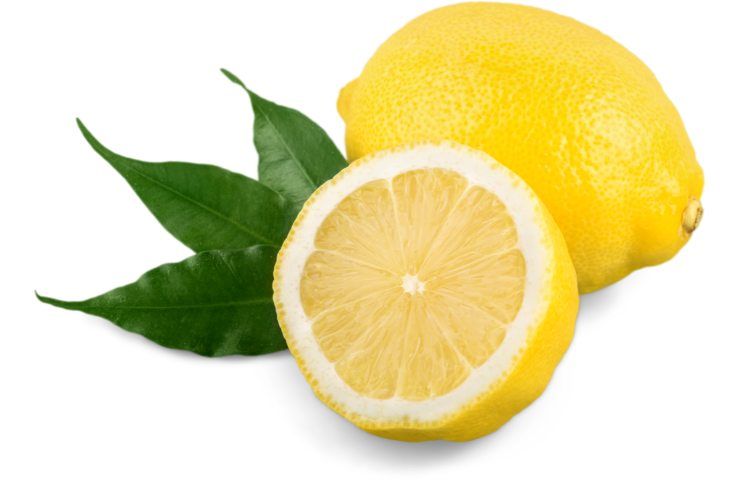 Un limone intero ed uno affettato a metà