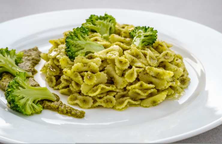pasta pesto broccoli ricetta