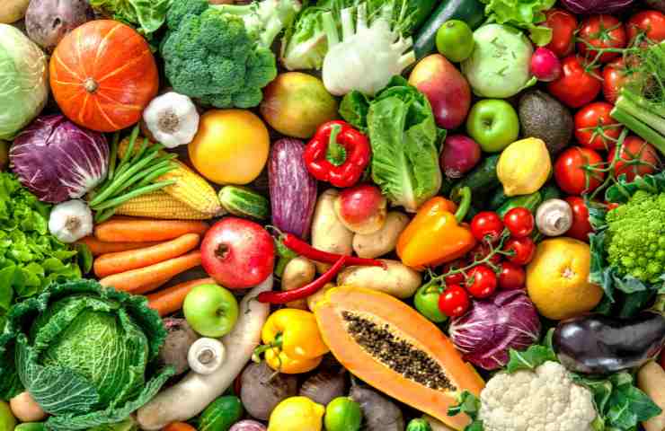 Diversi tipi di frutta e verdure