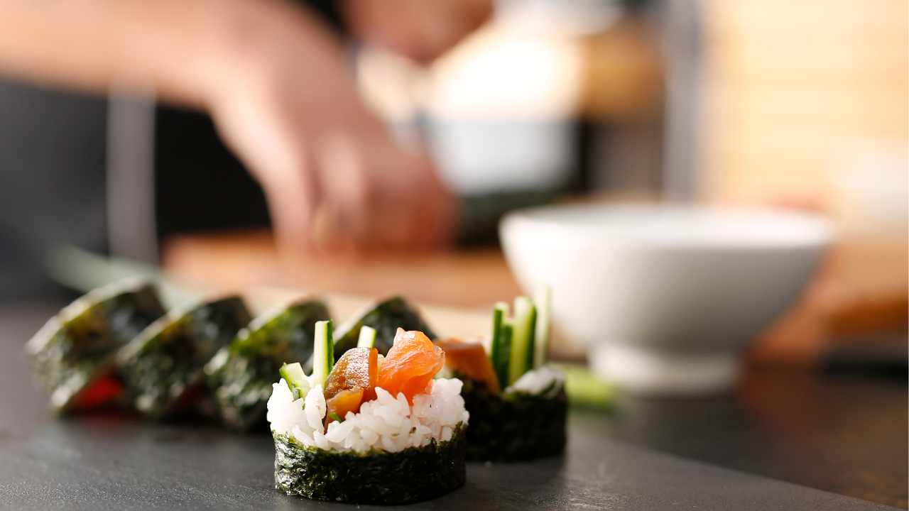 mangia sushi e muore donna ristorante giapponese napoli