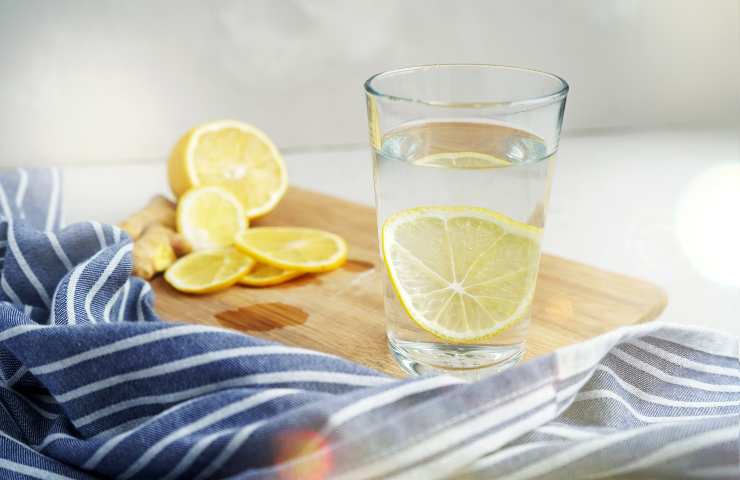 acqua limone rimedio