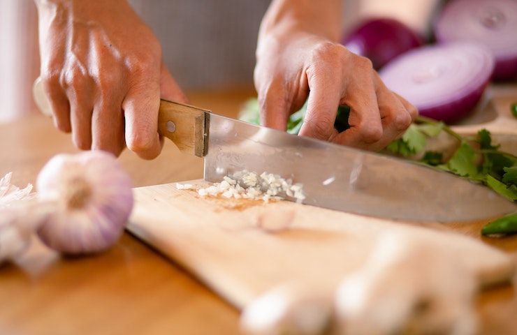 tagliare aglio