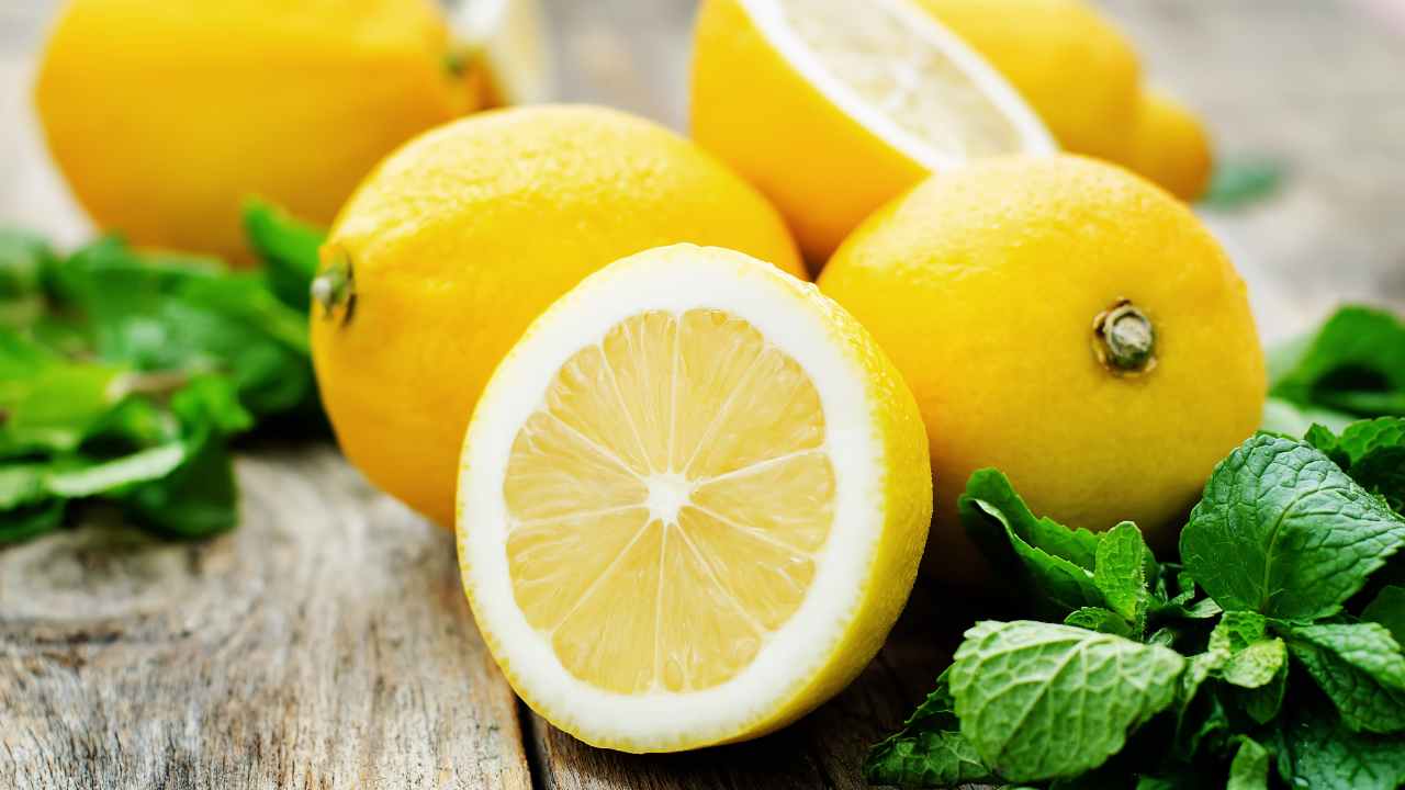 Limone spremerlo senza tagliarlo