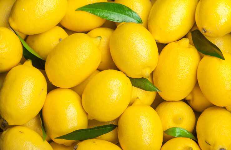 Limone spremerlo senza tagliarlo