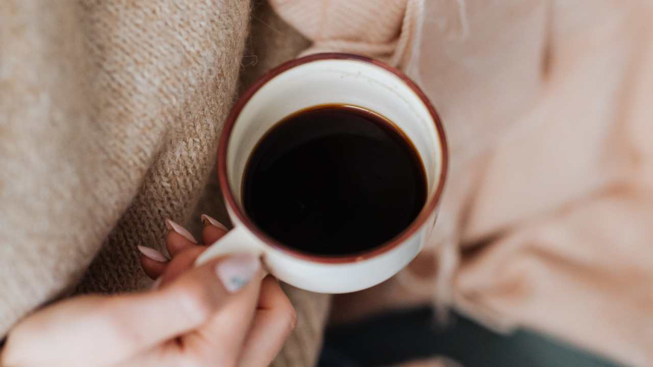 bere caffè benefici quante tazze al giorno quantità caffeina tachicardia
