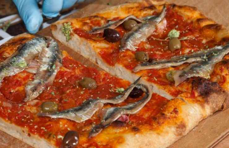 pizza ligure sardenaira ricetta