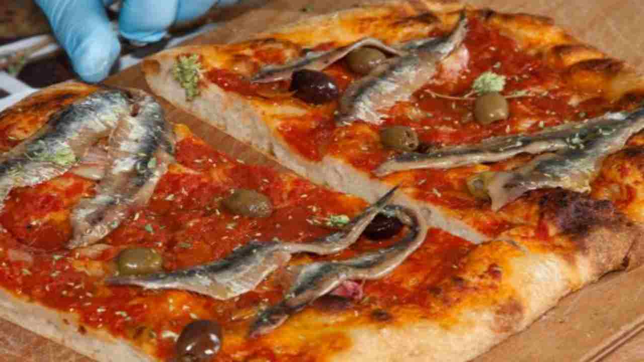 pizza ligure Sardeinara ricetta