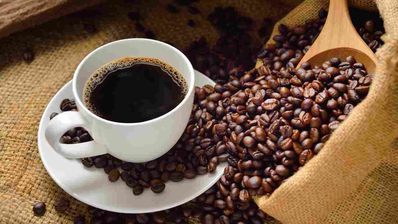 Cosa comporta bere caffè amaro?