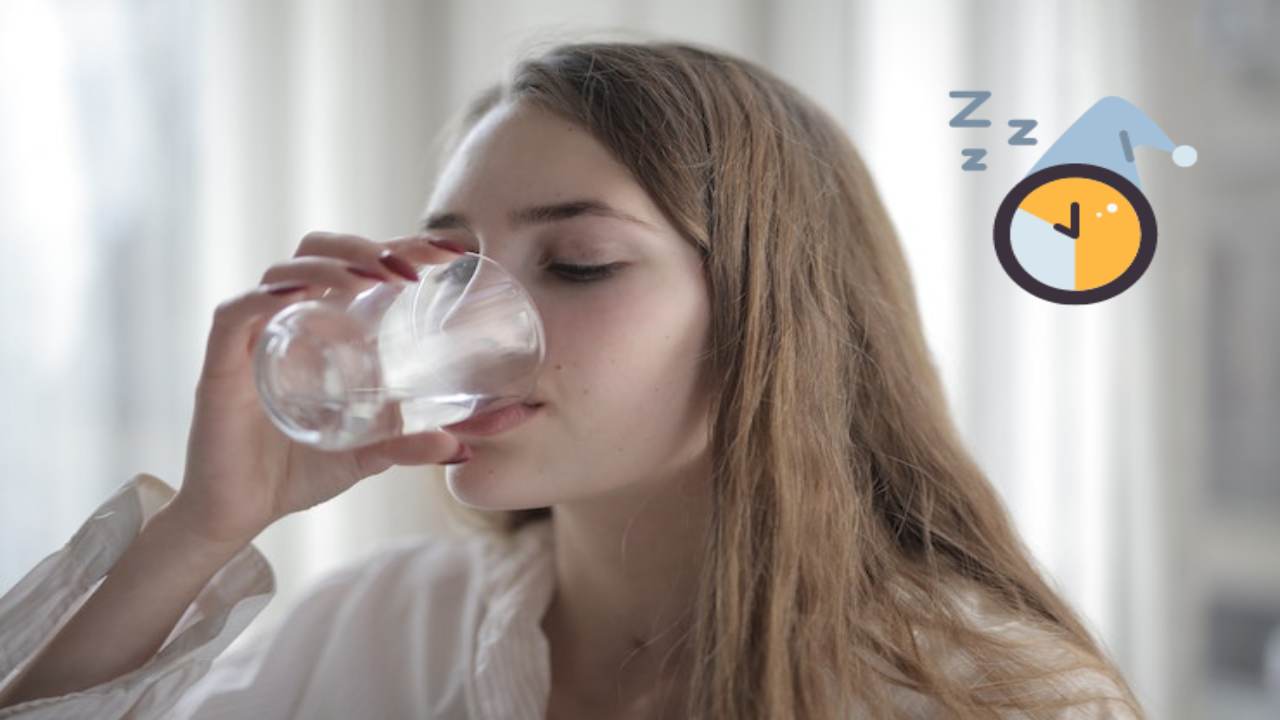 bere acqua prima dormire benefici