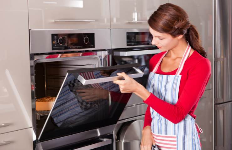 Come pulire il forno in modo rapido ed efficace