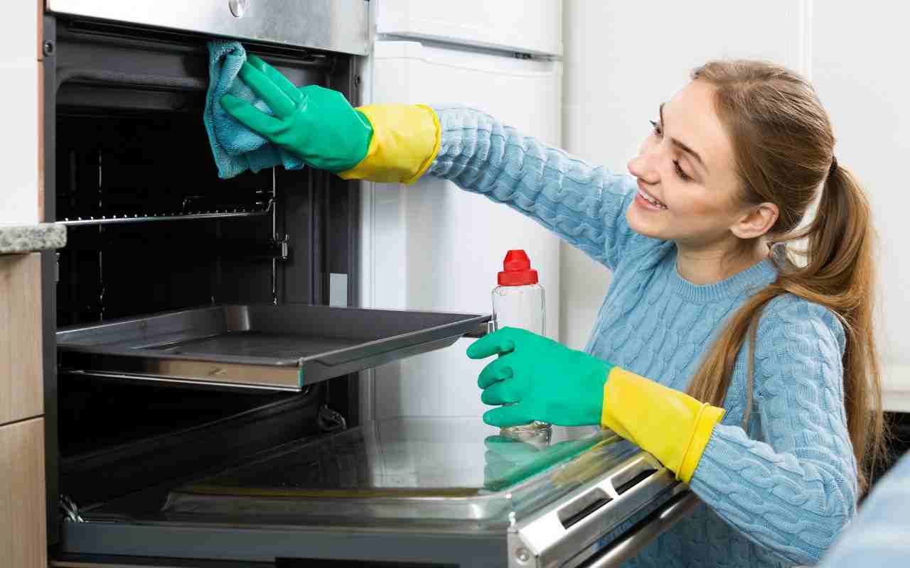 come pulire il forno