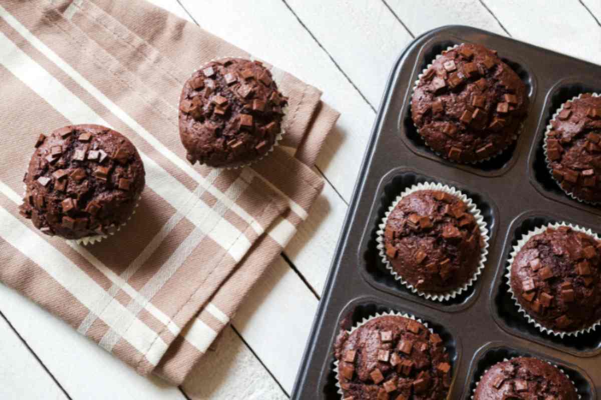 muffin di cioccolato all'acqua ricetta facile e veloce