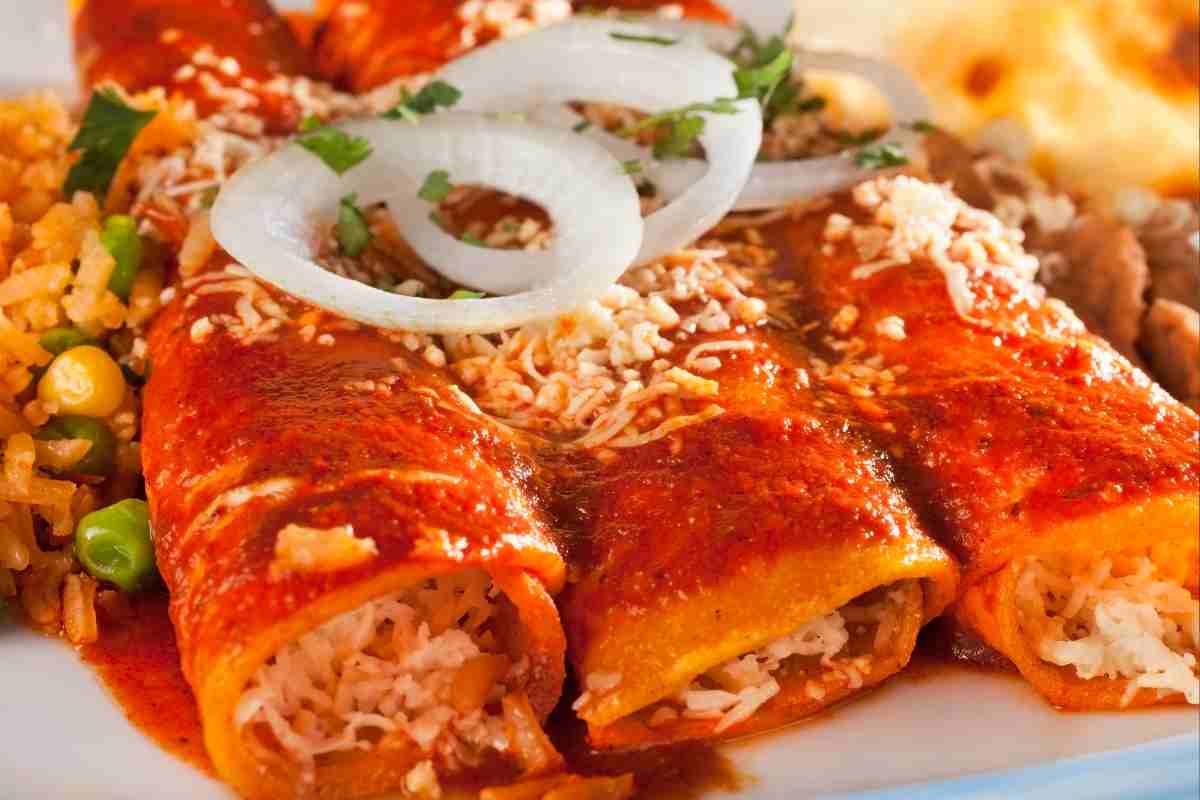particolare di un piatto di enchiladas