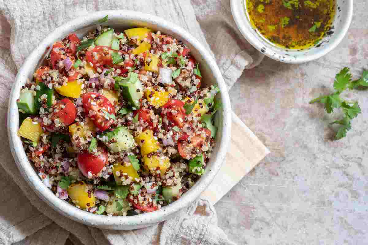 un piatto di tabulè di quinoa
