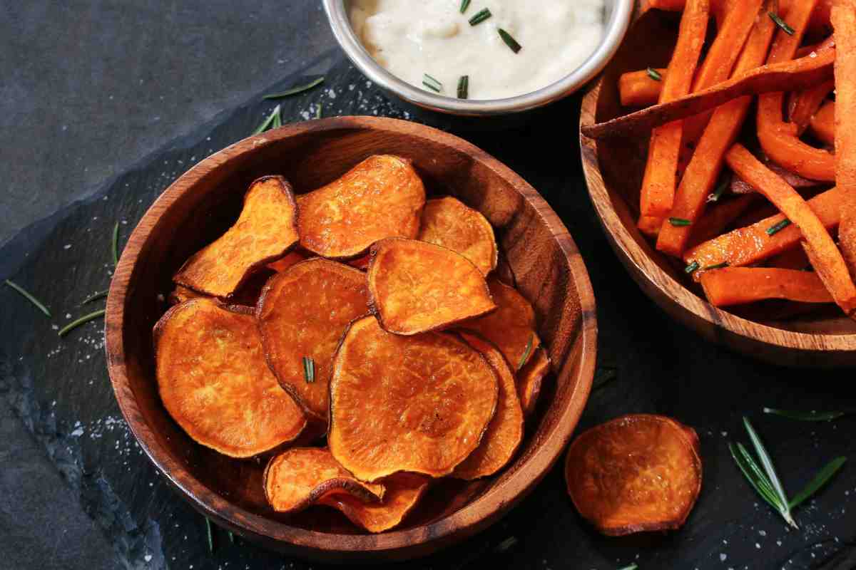 chips zucca e salsa di accompagnamento