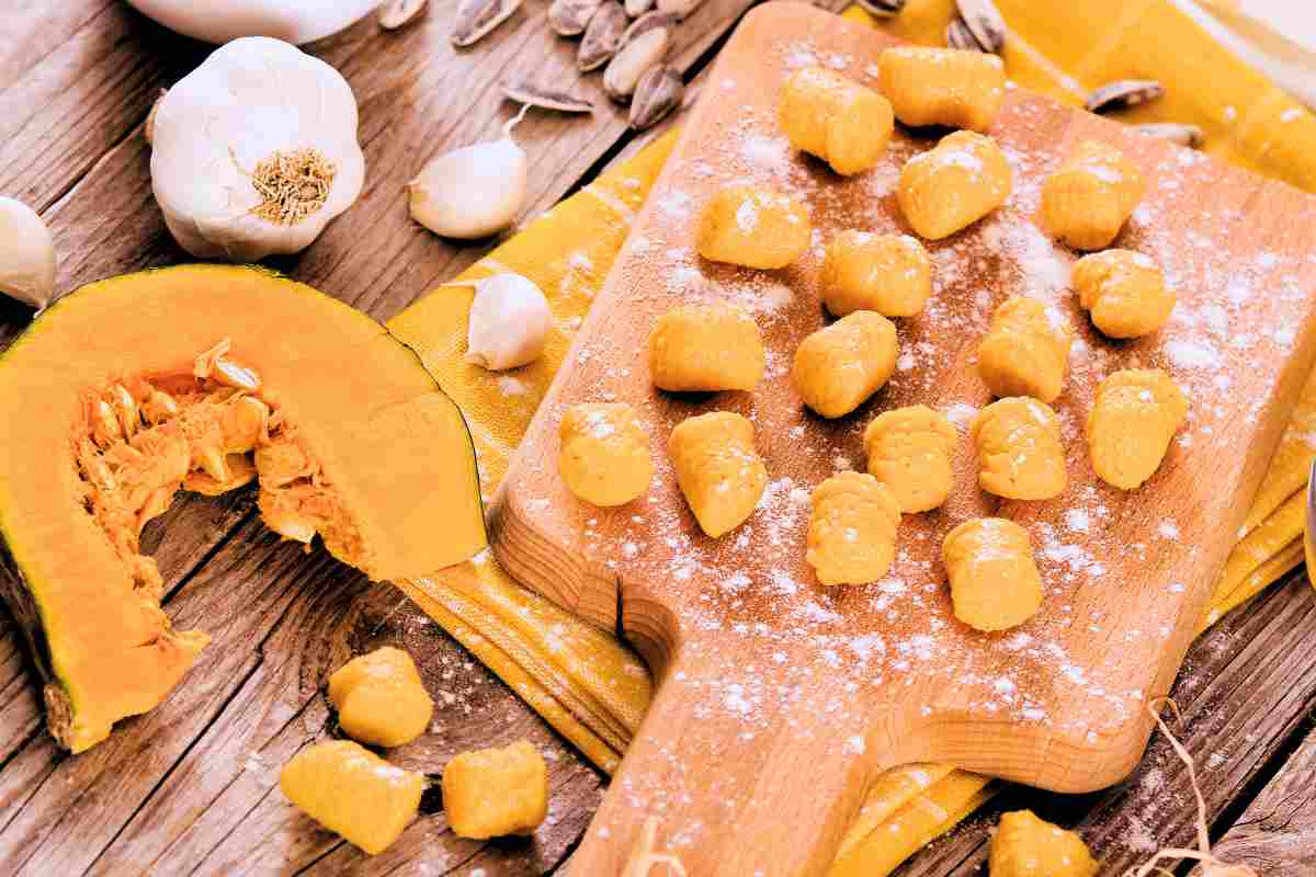 gnocchi di zucca sul tagliere