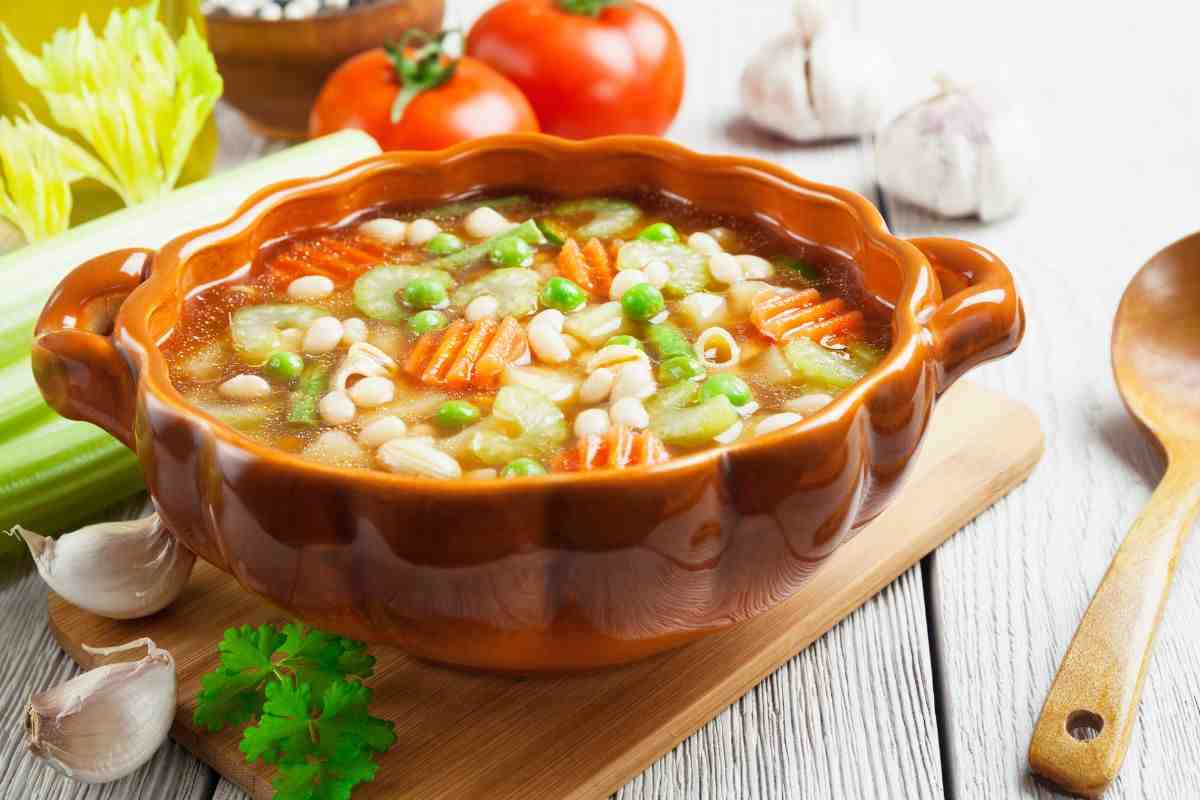 ciotola con minestrone