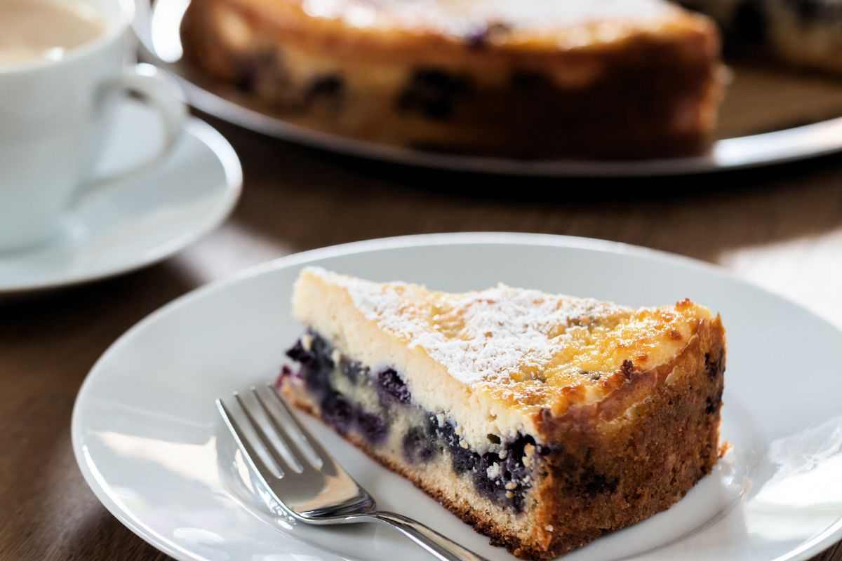 fetta di torta di ricotta